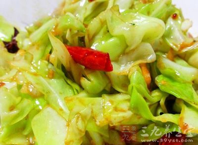 炝炒圓白菜的制作方法