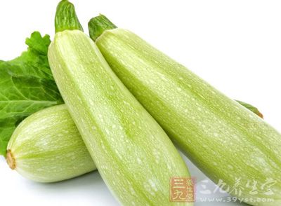 西葫蘆是一種常見的食物，經常會拿來炒菜吃