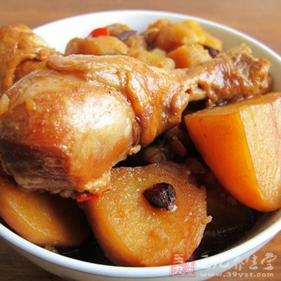 土豆的澱粉很多，所以此道菜收汁後，滋味濃厚