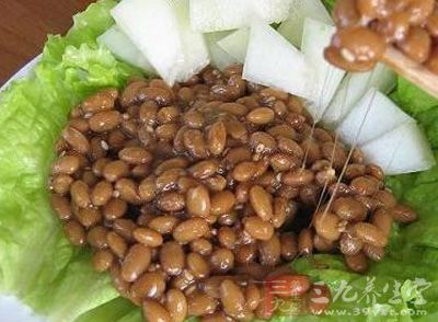 將黃豆泡透,加適量水、1茶匙味精、1茶匙白糖等 將黃豆泡透,加適量水、1茶匙味精、1茶匙白糖等