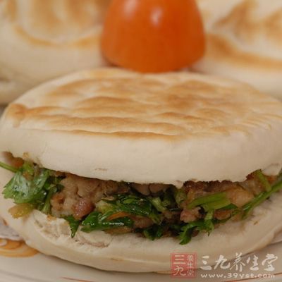 融化酵母,混合面粉揉團,發酵一倍大就拿出來,揉回原樣,多揉三分鐘 融化酵母,混合面粉揉團,發酵一倍大就拿出來,揉回原樣,多揉三分鐘