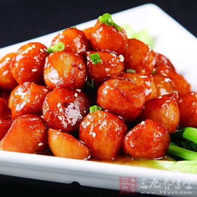 紅燒土豆汁內的糖用冰糖粉最理想，掛汁透亮