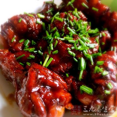 下洋蔥，煸出香味