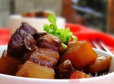 五花肉炖土豆的制作方法