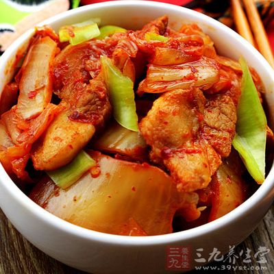 最後再加點辣白菜汁，把汁收干即可