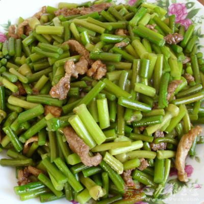 材料:蒜毫(蒜薹),豬肉餡,蔥姜,甜面醬,雞粉,鹽 材料:蒜毫(蒜薹),豬肉餡,蔥姜,甜面醬,雞粉,鹽