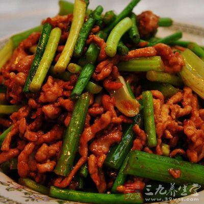 炒肉絲的材料選擇裡脊口感較好;不喜豆瓣辣味可換為生抽調味 炒肉絲的材料選擇裡脊口感較好;不喜豆瓣辣味可換為生抽調味