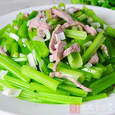 原料:芹菜炒肉絲淨芹菜300克 原料:芹菜炒肉絲淨芹菜300克