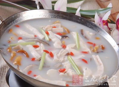 玉米胡蘿卜豬肚湯的制作方法
