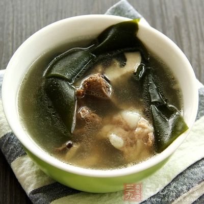 自制海帶排骨湯的制作方法