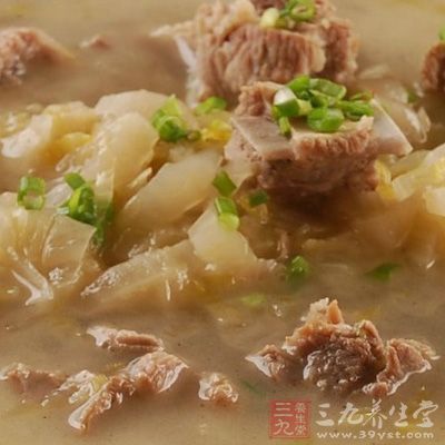 小白菜洗淨，去根部，一切兩段