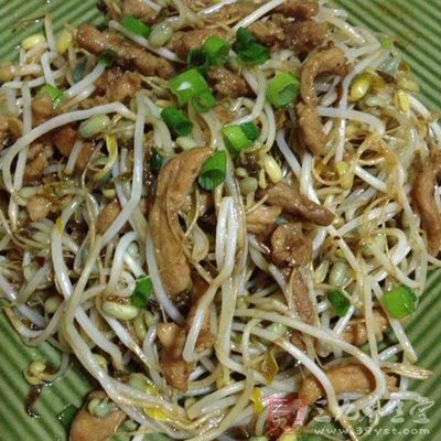 等菜開始軟塌加入鹽,翻炒5分鐘出鍋 等菜開始軟塌加入鹽,翻炒5分鐘出鍋