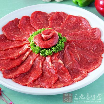 做法:牛肉500克(肉末),鮮紅辣椒500克(絞碎) 做法:牛肉500克(肉末),鮮紅辣椒500克(絞碎)