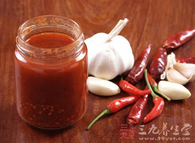 辣椒醬是餐桌上比較常見的調味品 辣椒醬是餐桌上比較常見的調味品