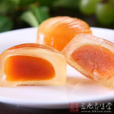 將所有月餅印好模 將所有月餅印好模