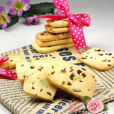 黃油軟化,不用打發,加入糖粉攪拌均勻 黃油軟化,不用打發,加入糖粉攪拌均勻