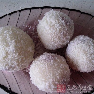 取一小部分糯米用鮮奶活勻,入鍋內煮,煮到浮起即可 取一小部分糯米用鮮奶活勻,入鍋內煮,煮到浮起即可
