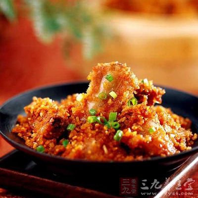 排骨洗淨切小段備用