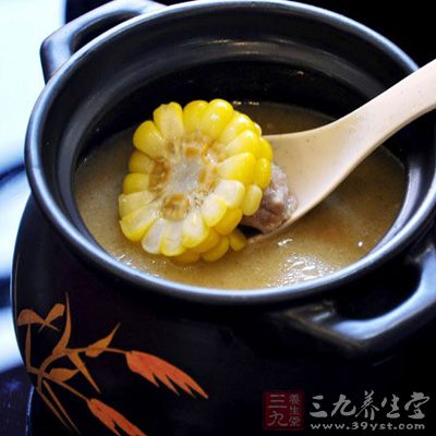 排骨五塊,我今天選的排骨都是帶軟骨的,玉米兩根剁成小塊 排骨五塊,我今天選的排骨都是帶軟骨的,玉米兩根剁成小塊