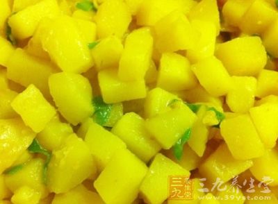 步驟1：洗淨土豆去皮，然後切大小適合的塊