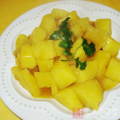 材料：土豆，蘑菇，五花肉，咖哩，油
