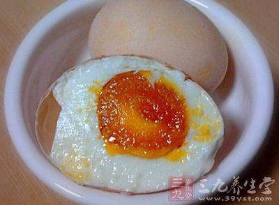 鹹雞蛋又叫腌雞蛋，是城鄉民眾愛吃的食物，但其腌制方法大有講究，腌制得法，風味更好