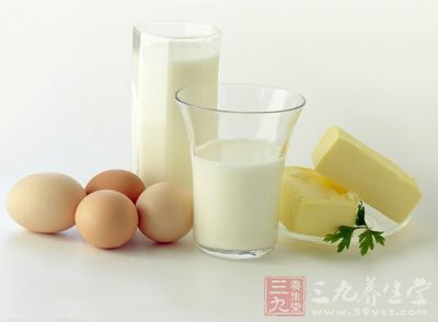 雞蛋不可放在牛奶中做熟 雞蛋不可放在牛奶中做熟
