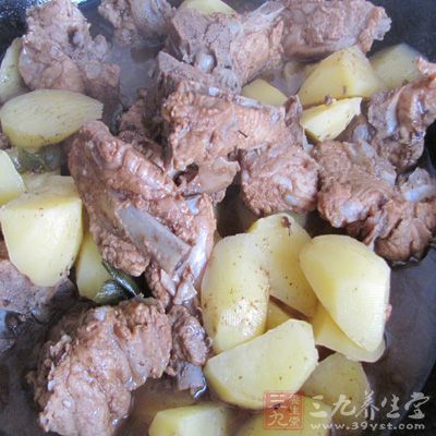 排骨炖土豆的制作方法