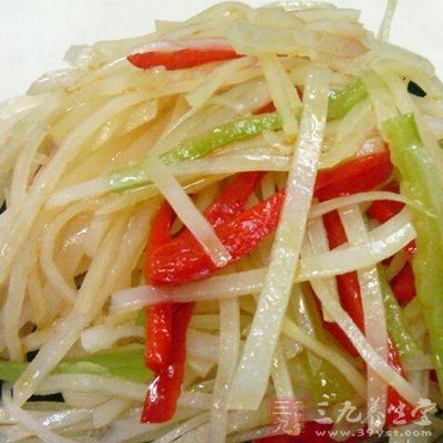 爆炒至土豆絲稍變透明變色