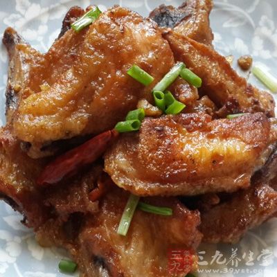 雞翅的腌制時間一定要長，這樣才可以入味