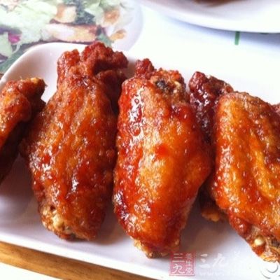 炸至表面顏色變深,表皮酥脆撈出