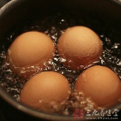 雞蛋煮沸後再煮5分鐘