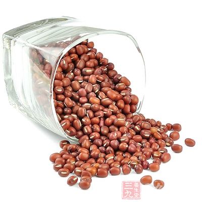 紅豆含有較多的皂角甙，可刺激腸道，因此它有良好的利尿作用