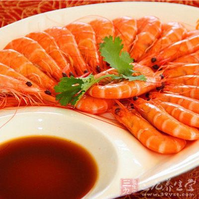 材料:基圍蝦500克,輔料紅尖椒25克,生抽50克,香油5克,鹽5克,姜10克,小蔥10克,花生油5克 材料:基圍蝦500克,輔料紅尖椒25克,生抽50克,香油5克,鹽5克,姜10克,小蔥10克,花生油5克