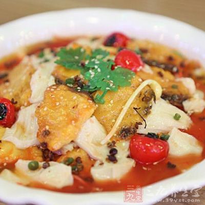 魚收拾干淨,片成薄片,加一個蛋清、料酒、少許鹽腌一會 魚收拾干淨,片成薄片,加一個蛋清、料酒、少許鹽腌一會