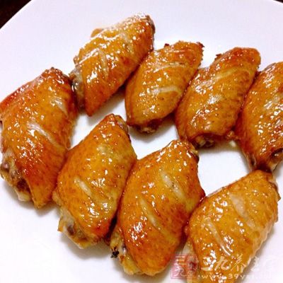 雞翅根洗淨，控干水分