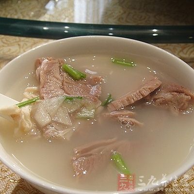 大火燒開後小火熬煮兩到三小時