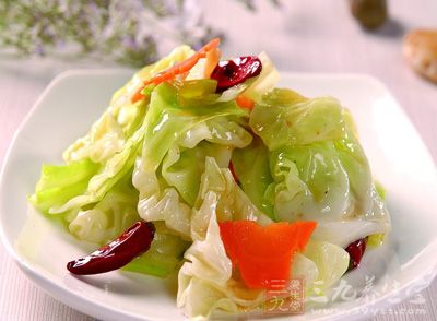 首先在冷水裡放入適量的鹽,然後把水燒開.水量在壇子容量的20-30%左右 首先在冷水裡放入適量的鹽,然後把水燒開.水量在壇子容量的20-30%左右