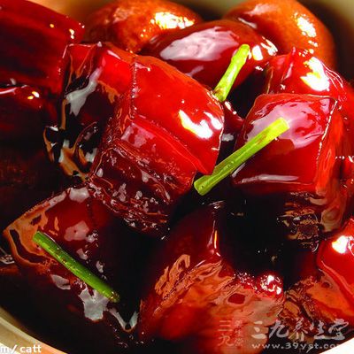 將炖好的肉再倒入炒鍋中，大火收至湯汁粘稠紅亮，加鹽調味即可