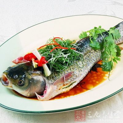 泡入清水中,即可得到自然卷區的造型 泡入清水中,即可得到自然卷區的造型