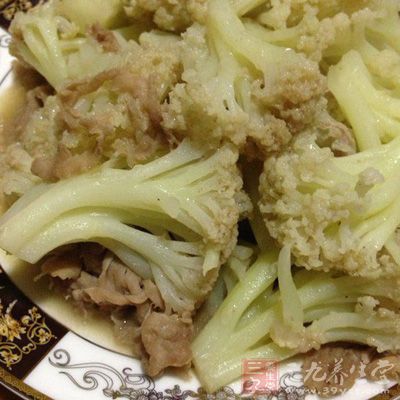 用手抓至粘稠,放入冰箱冷藏腌制15分鐘 用手抓至粘稠,放入冰箱冷藏腌制15分鐘