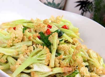 精瘦肉一塊用活水沖洗干淨 精瘦肉一塊用活水沖洗干淨