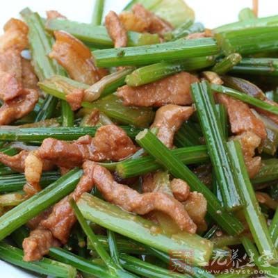 芹菜炒肉的做法步驟