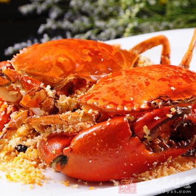 螃蟹宰殺洗淨剁成塊,加姜蔥汁、料酒、精鹽、味精、胡椒粉拌勻腌片刻 螃蟹宰殺洗淨剁成塊,加姜蔥汁、料酒、精鹽、味精、胡椒粉拌勻腌片刻