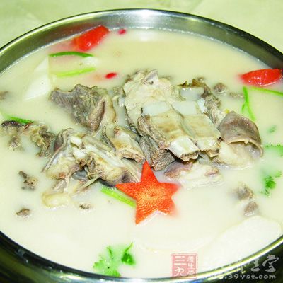 砂鍋裡另外加清水，大火燒開
