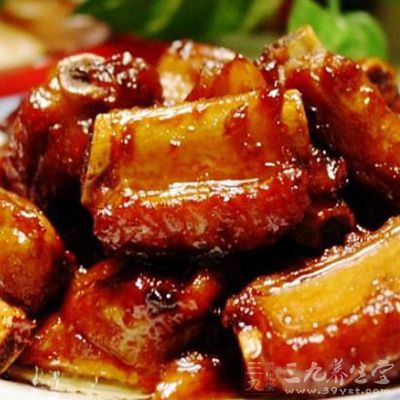 糖色過重，炒法還比較正宗。如果用冰糖更亮