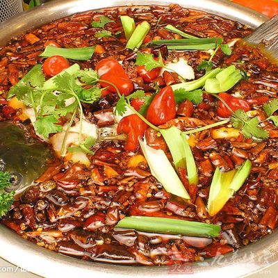 鲈魚兩條洗干淨,頭尾去掉,中間骨頭去掉,去皮切片 鲈魚兩條洗干淨,頭尾去掉,中間骨頭去掉,去皮切片