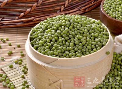 綠豆具清熱解毒、除濕利尿、消暑解渴的功效