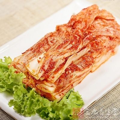 姜蒜切末，韭菜大蔥切段，白蘿卜、梨切絲備用