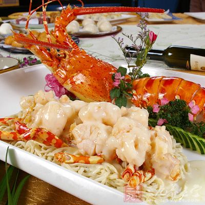 調料:白蘭地、黃芥末、奶油、鹽、胡椒粉、巴馬臣干酪碎、干蔥各適量 調料:白蘭地、黃芥末、奶油、鹽、胡椒粉、巴馬臣干酪碎、干蔥各適量